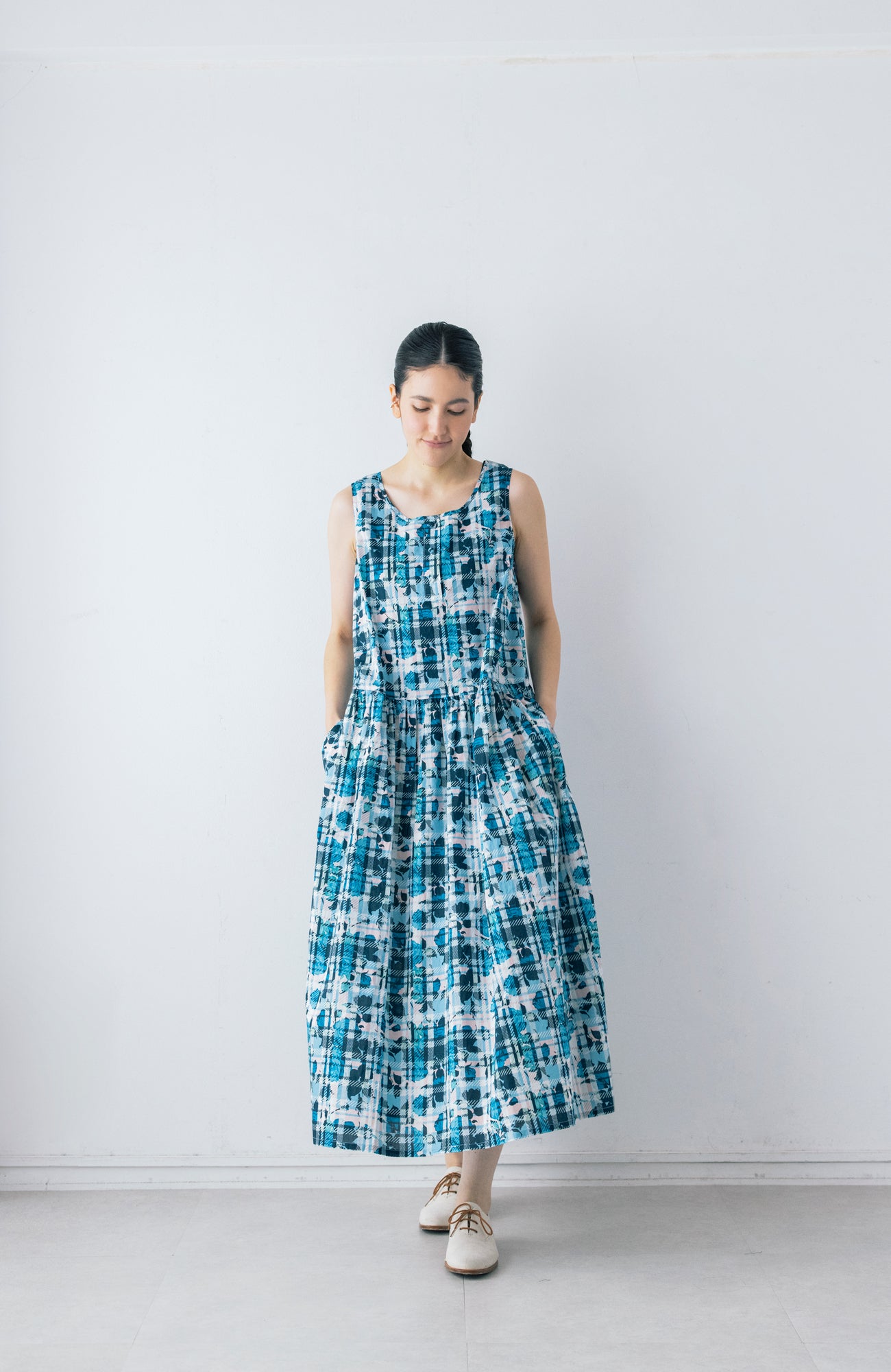 LIBERTY PRINTノースリーブドレス(2026 Spring Collection)