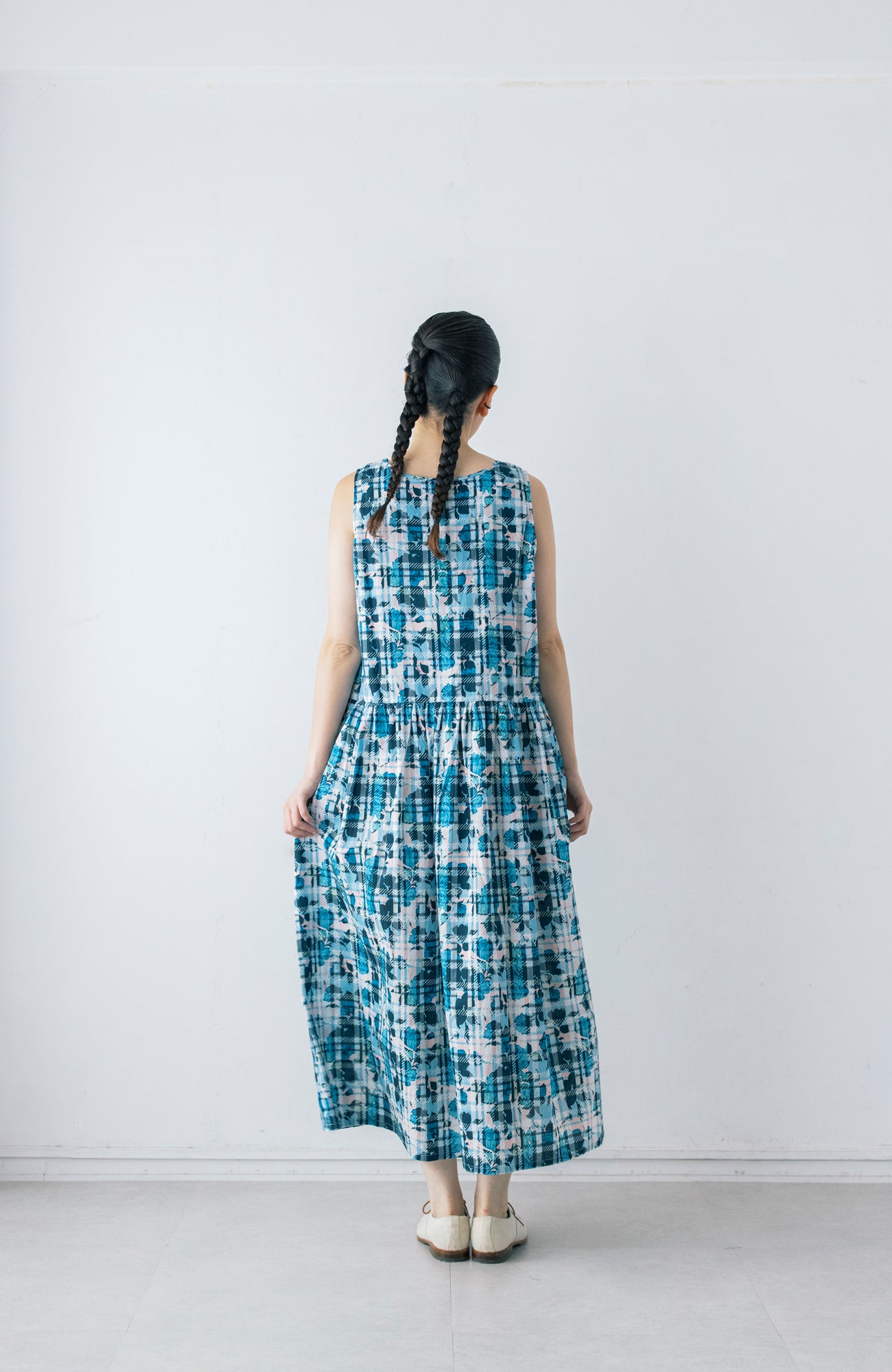 LIBERTY PRINTノースリーブドレス(2026 Spring Collection)