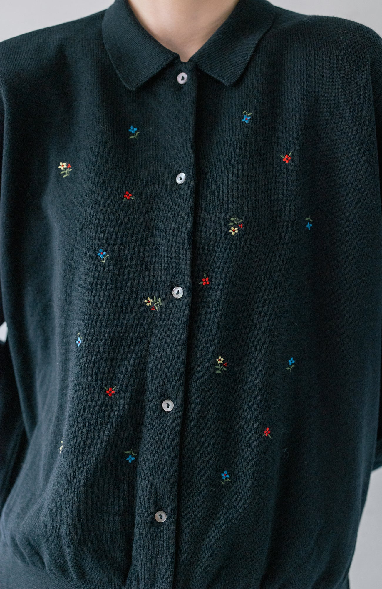 flower刺繍ポロカラーニットカーディガン(2025 Autumn & Winter Collection)