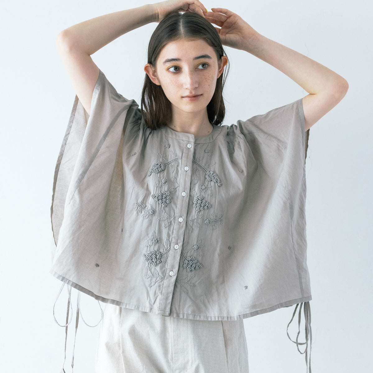 LOKITHO × PARIGOT 別注色 ブラウス エンブロイダリー 刺繍 LOKITHO × PARIGOT 別注色 ブラウス エンブロイダリー 刺繍