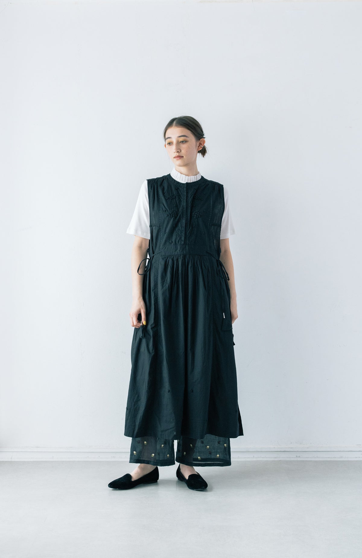 モノグラムエンブロイダリーワンピース Lilasエンブロイダリーワンピース