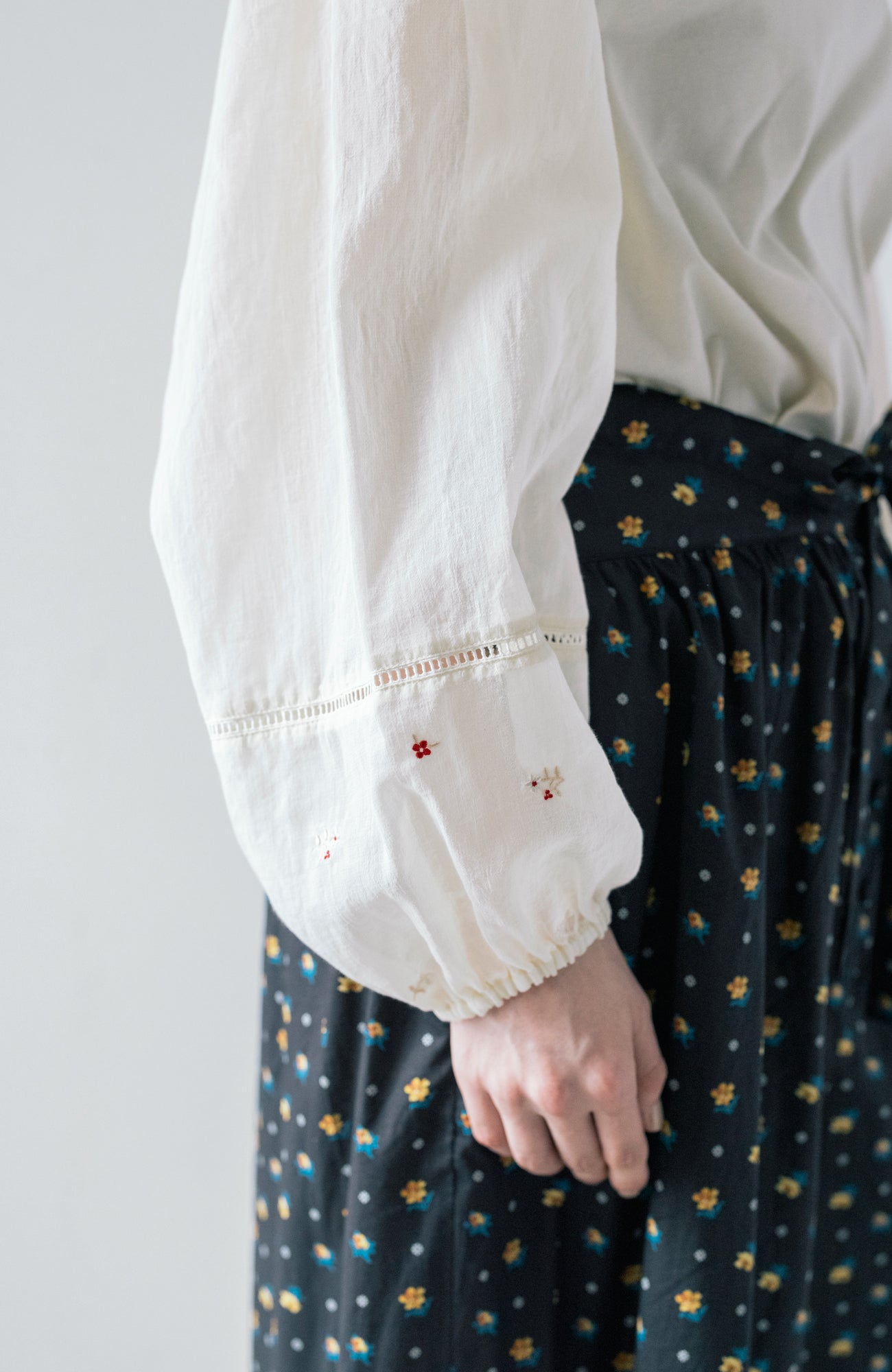 flower刺繍ギャザースリーブプルオーバー(2025 Autumn & Winter Collection)