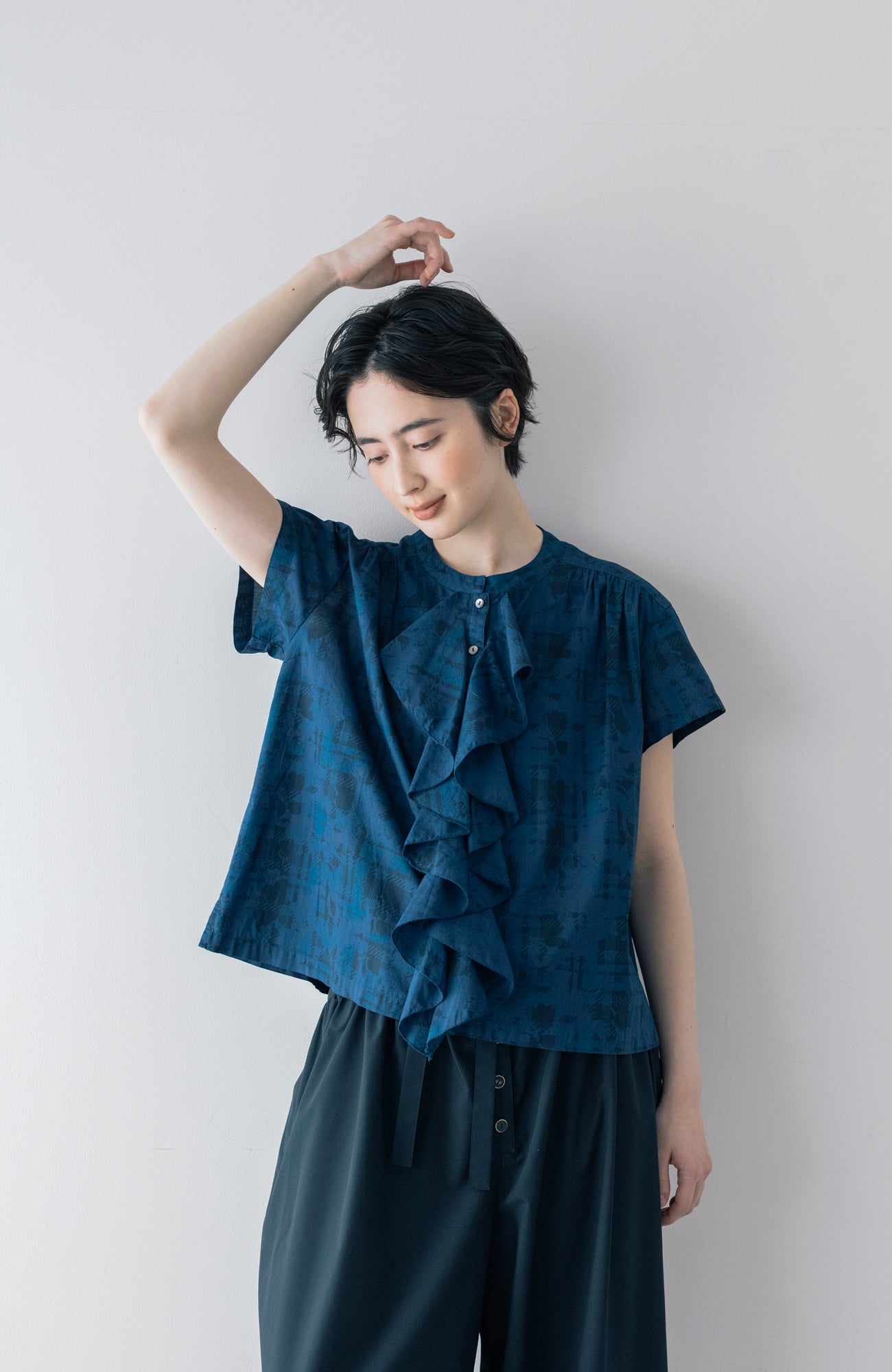 LIBERTY PRINTフロントラッフルブラウス(2026 Summer Collection)