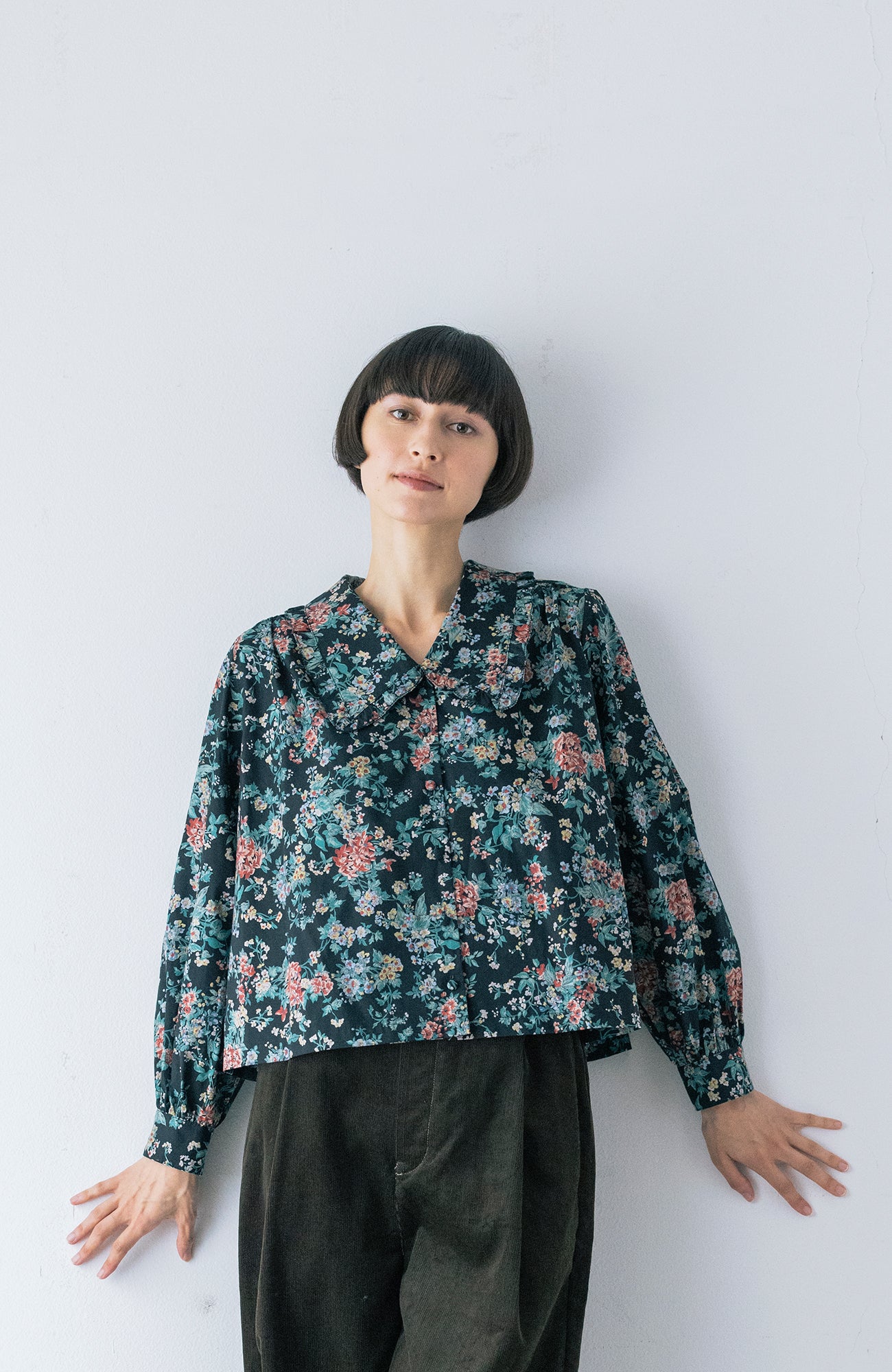 LIBERTY PRINTフラットフリルカラーブラウス(2026-2027 Winter & Pre-spring Collection)