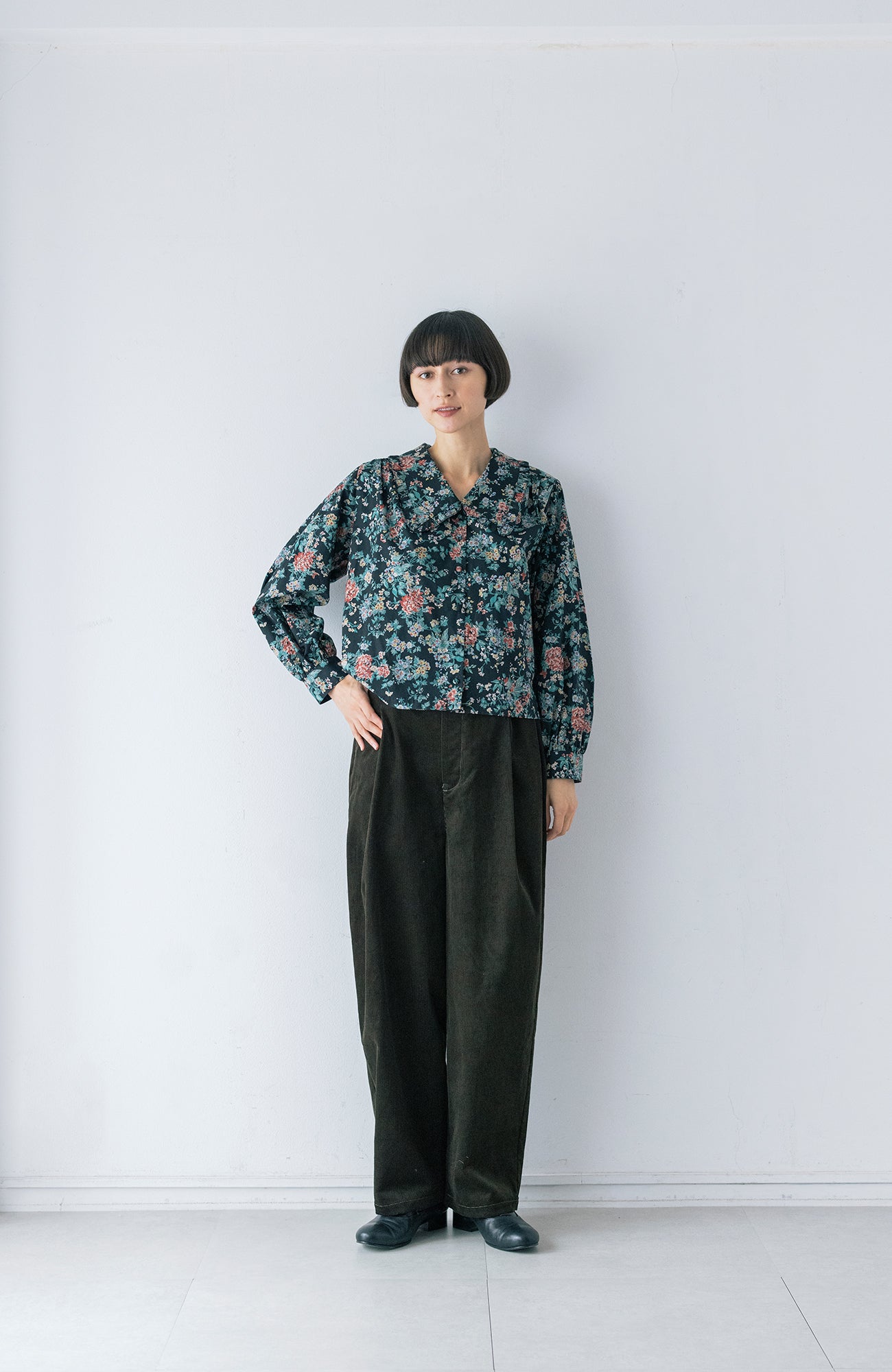LIBERTY PRINTフラットフリルカラーブラウス(2026-2027 Winter & Pre-spring Collection)