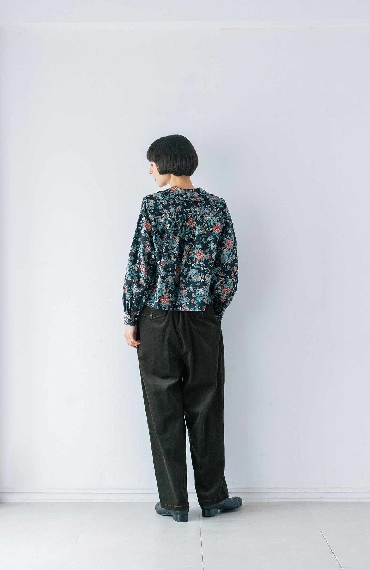 LIBERTY PRINTフラットフリルカラーブラウス(2026-2027 Winter & Pre-spring Collection)