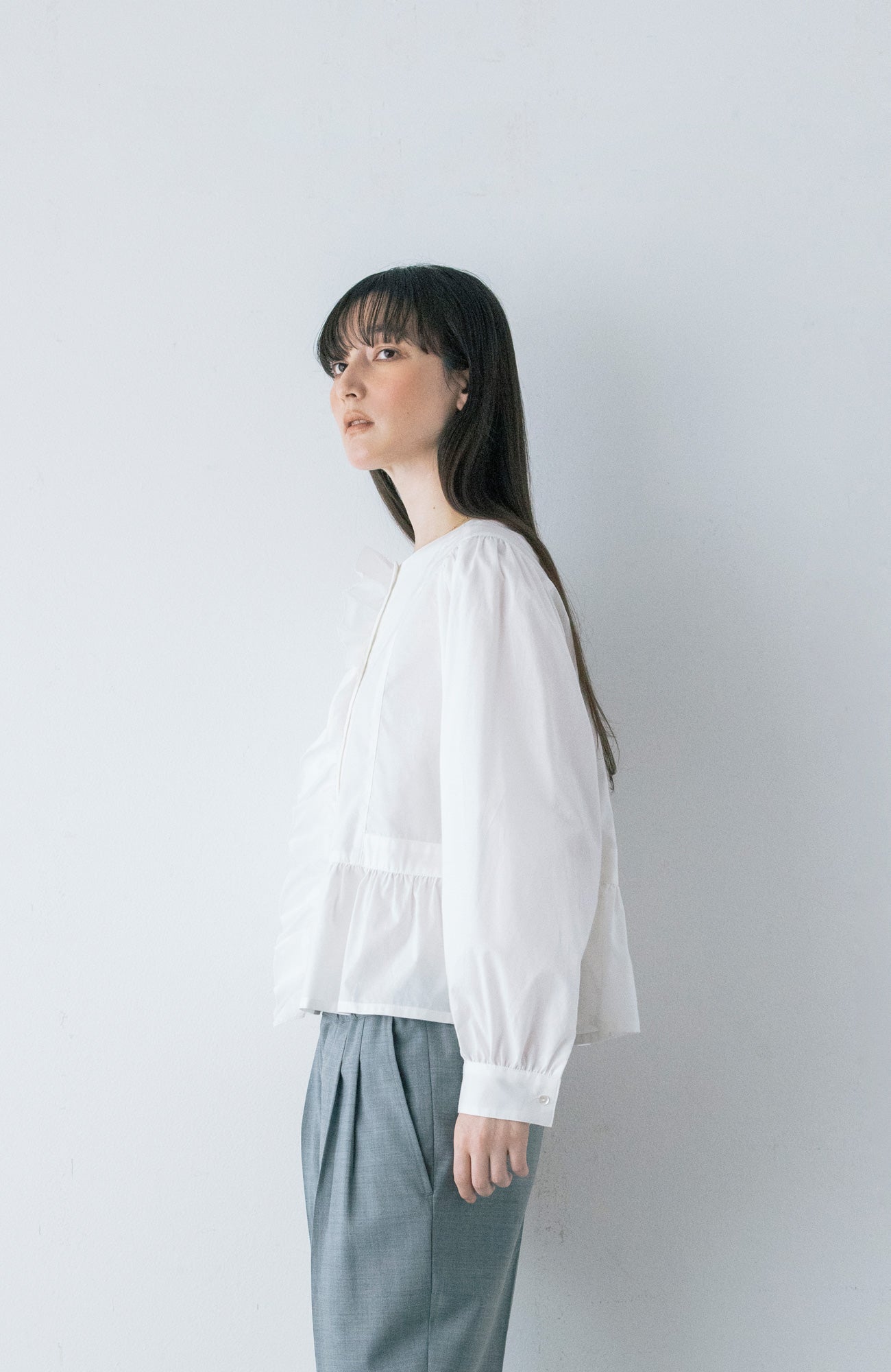 フロントフリルブラウス(2025-2026 Winter & Pre-spring Collection)