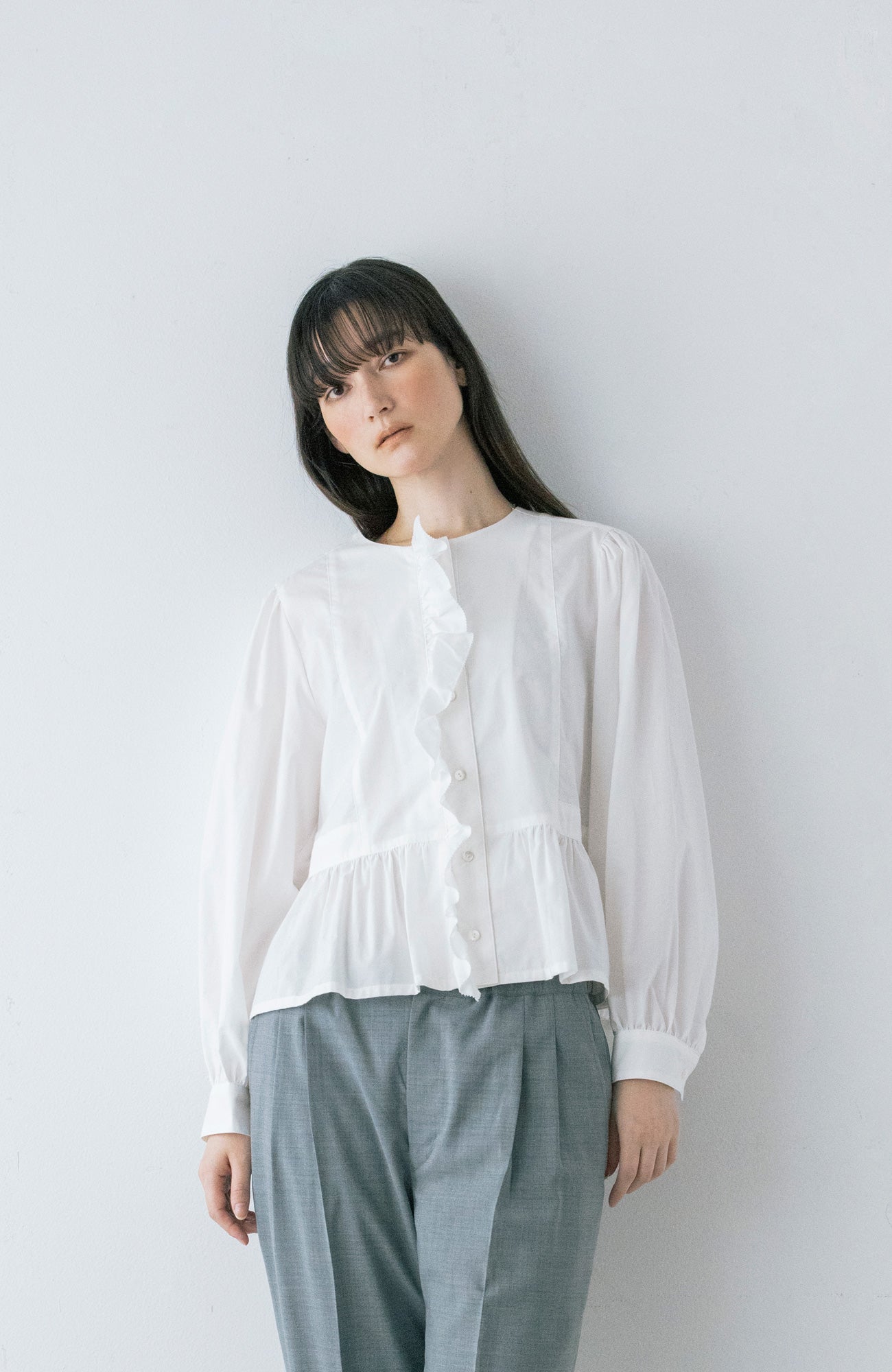 フロントフリルブラウス(2025-2026 Winter & Pre-spring Collection)
