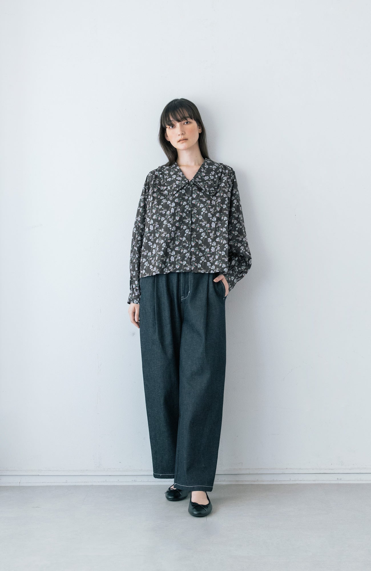 LIBERTY PRINTフラットカラーフリルブラウス(2025-2026 Winter & Pre-spring Collection)