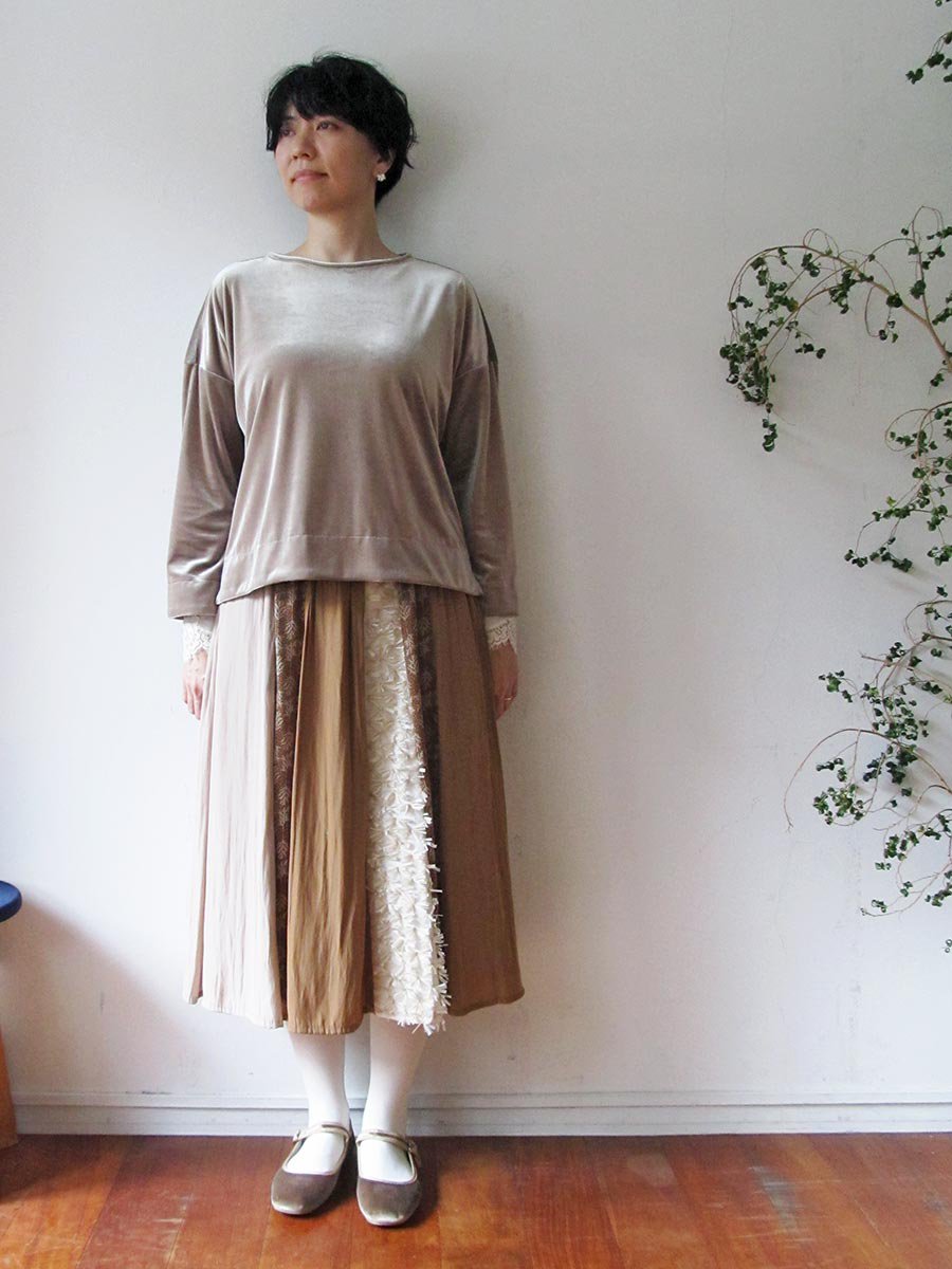 ボールチェーン刺繍プルオーバー