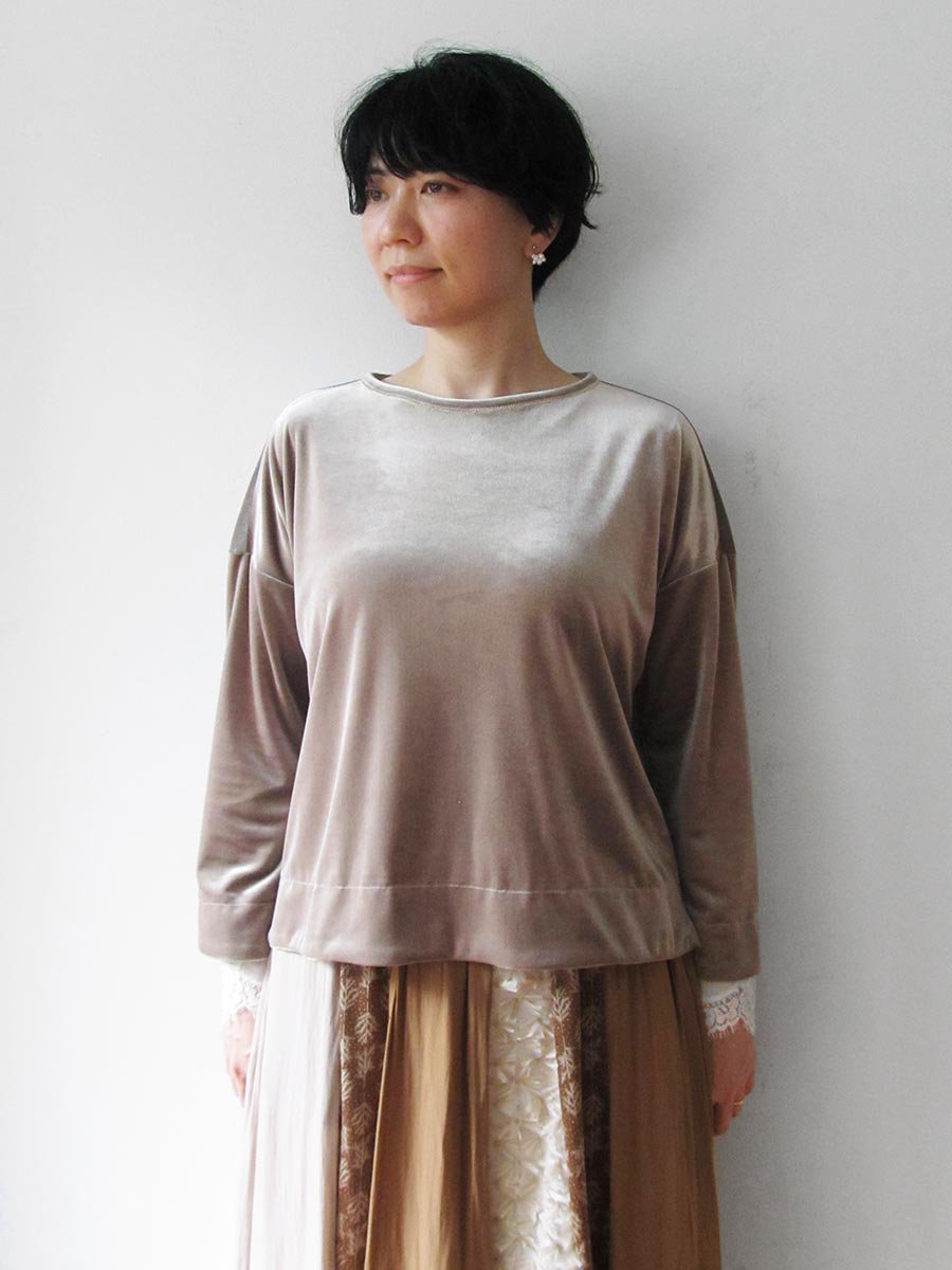 ボールチェーン刺繍プルオーバー