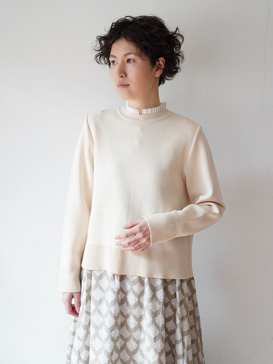 バックスリットクルーネックプルオーバー
