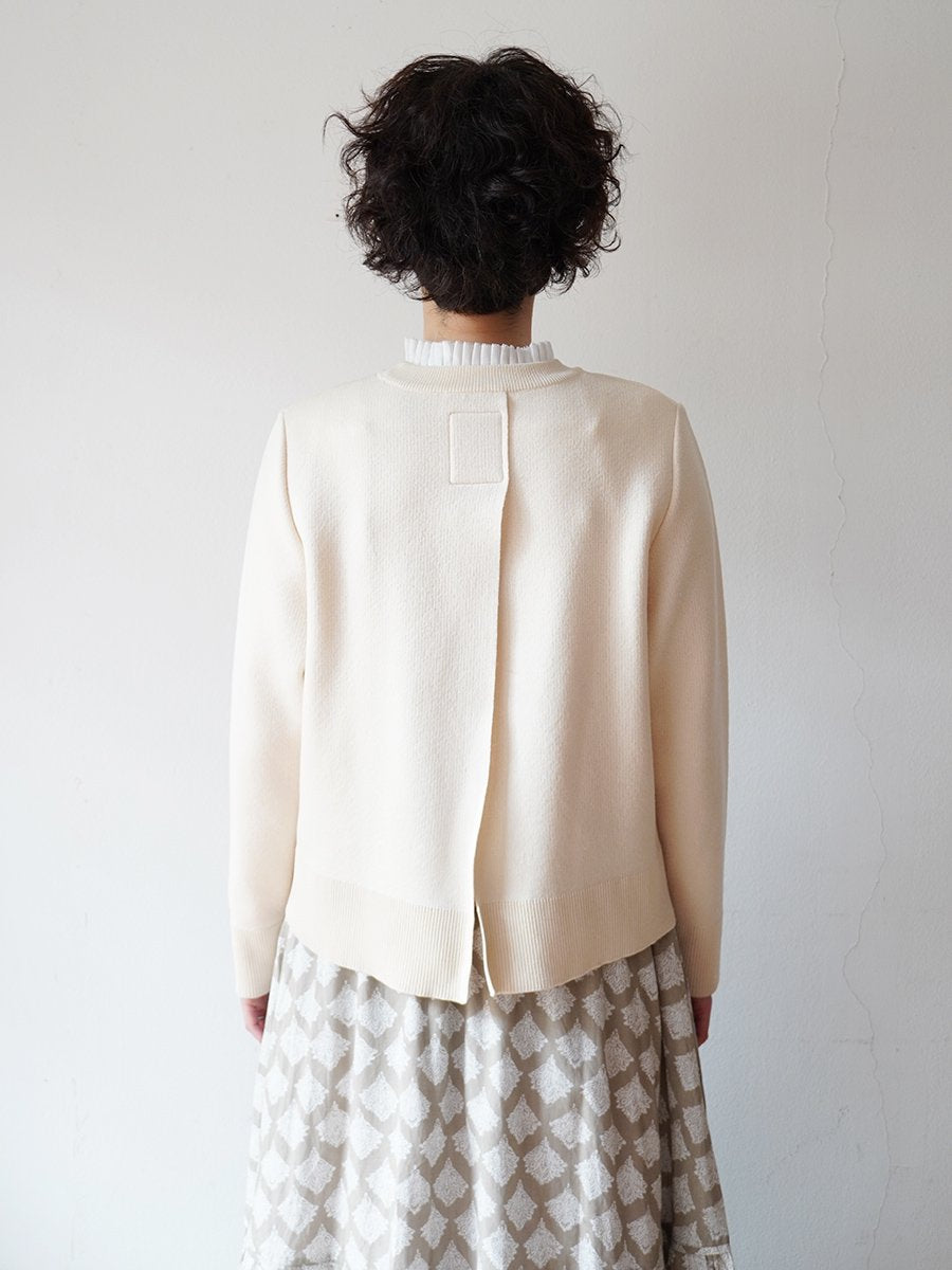バックスリットクルーネックプルオーバー
