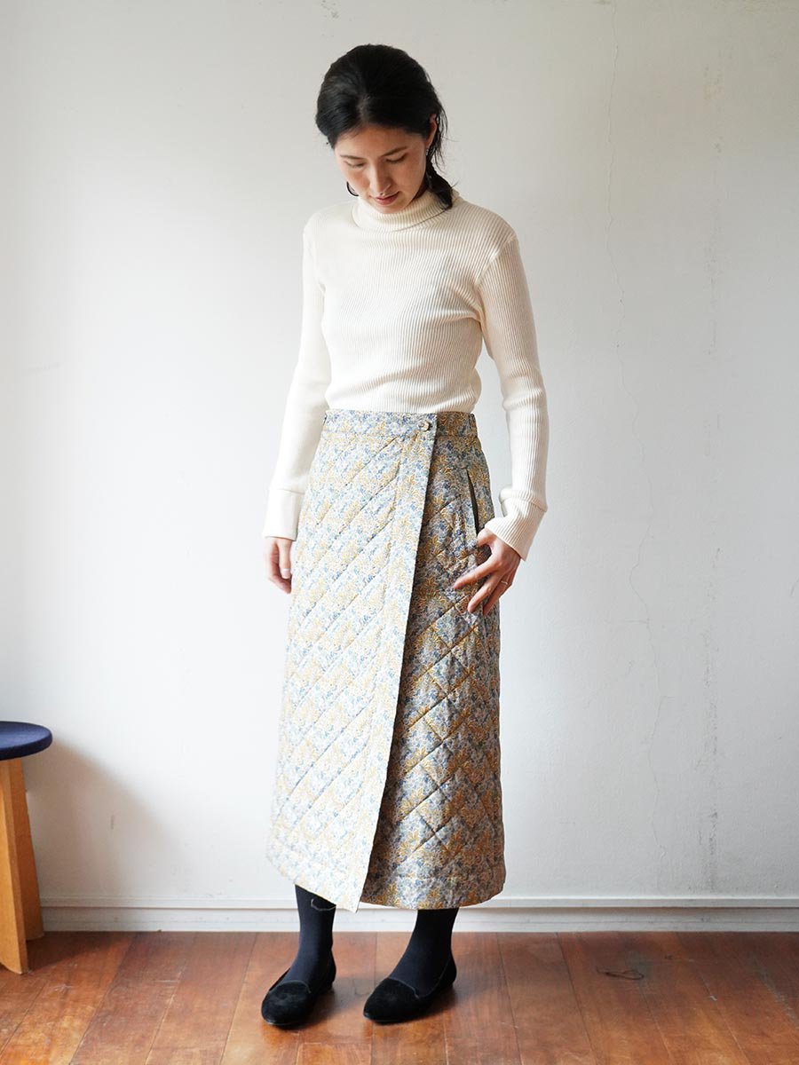 LIBERTY PRINTリバーシブルキルティングスカート/キャメル無地×Aubray Forest