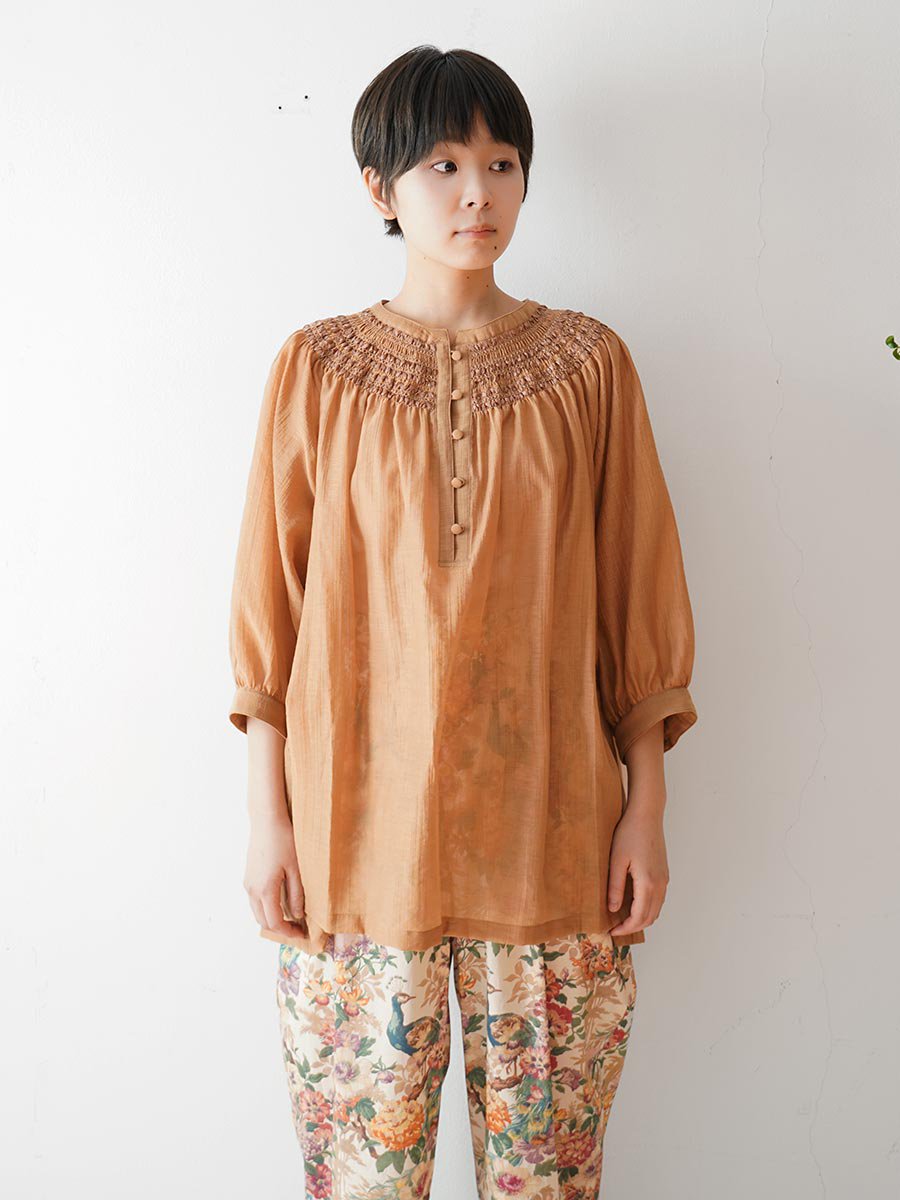 Smocking blouse