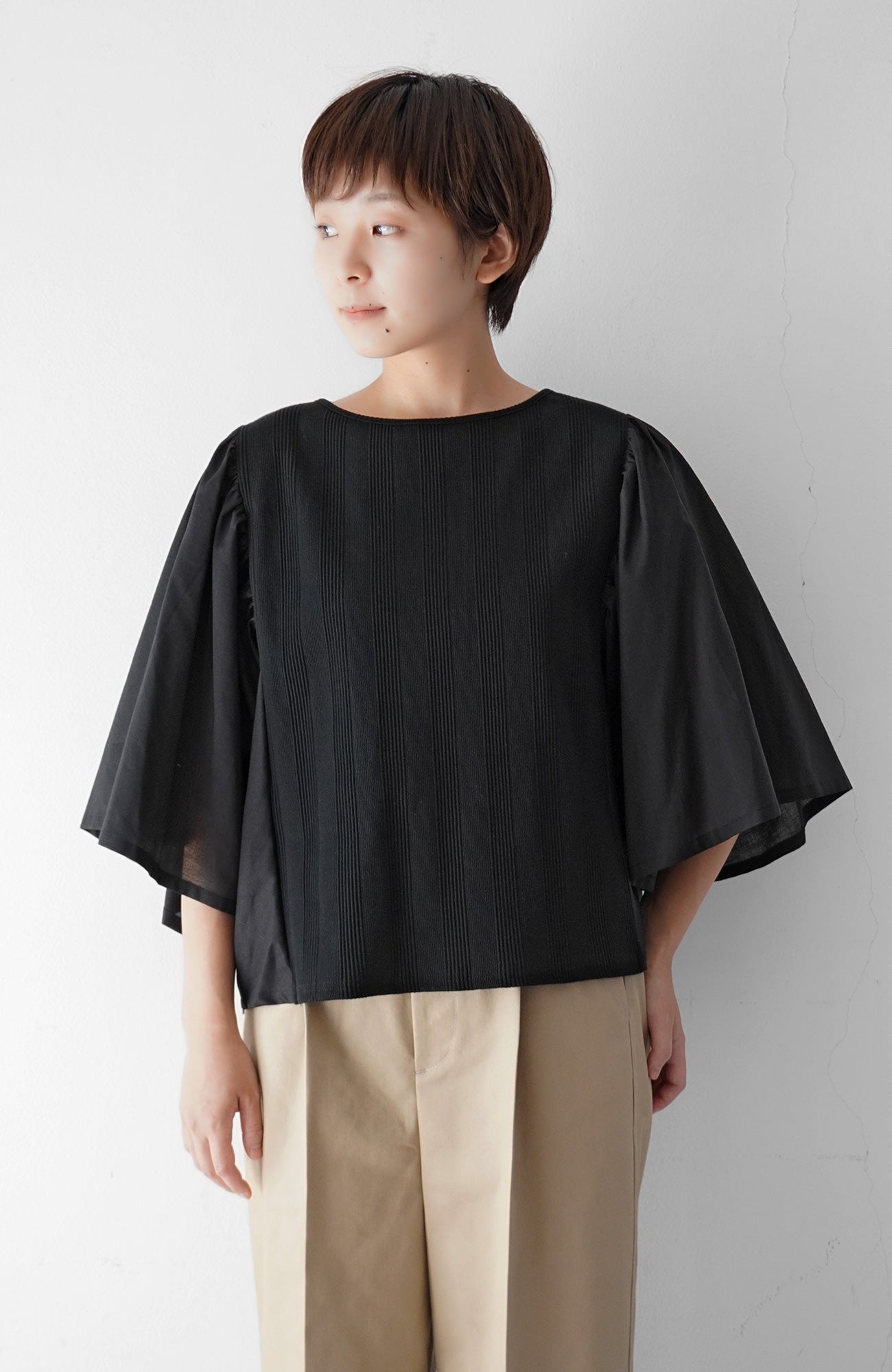 Flared sleeve pullover