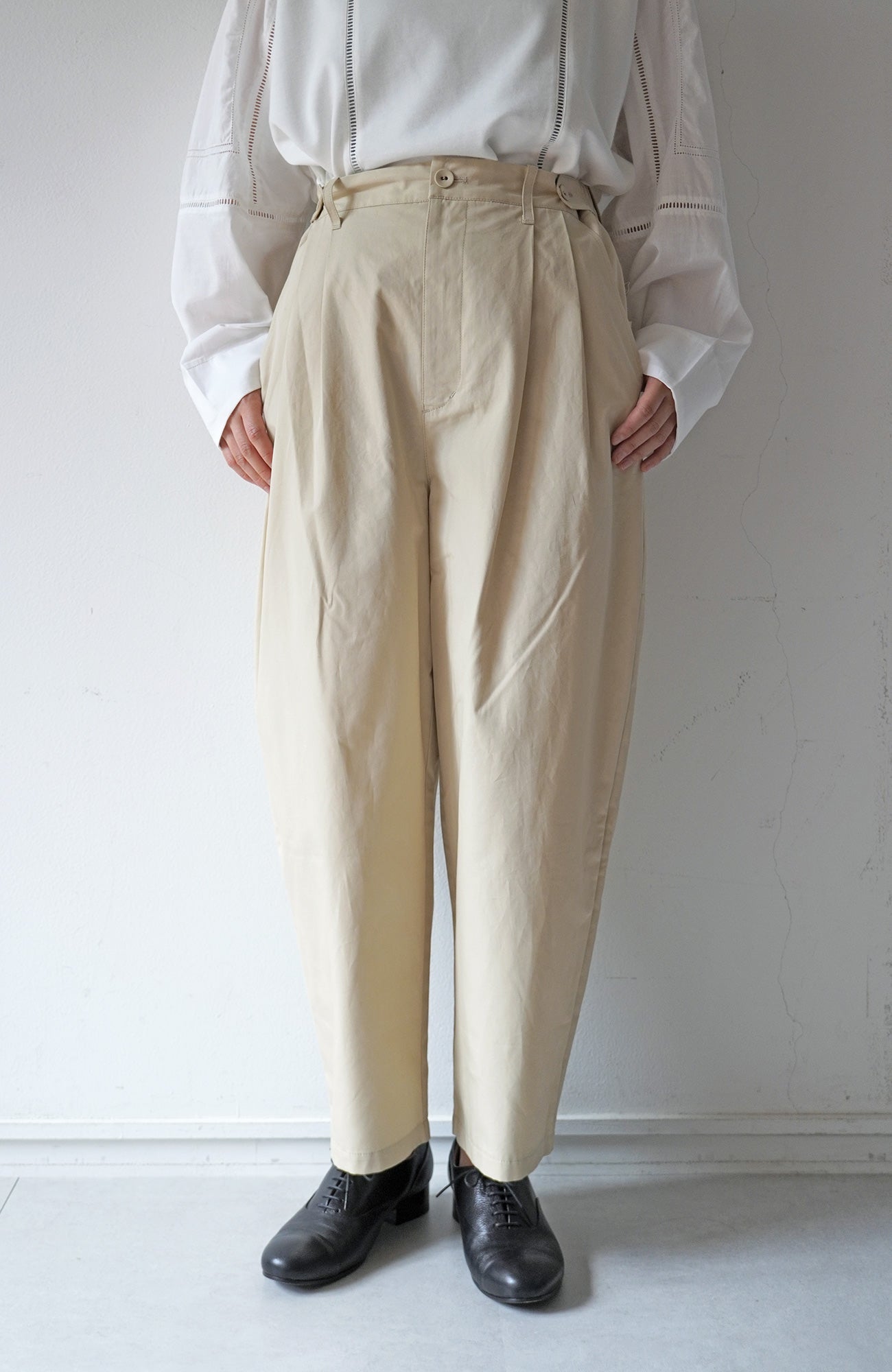 タックパンツ