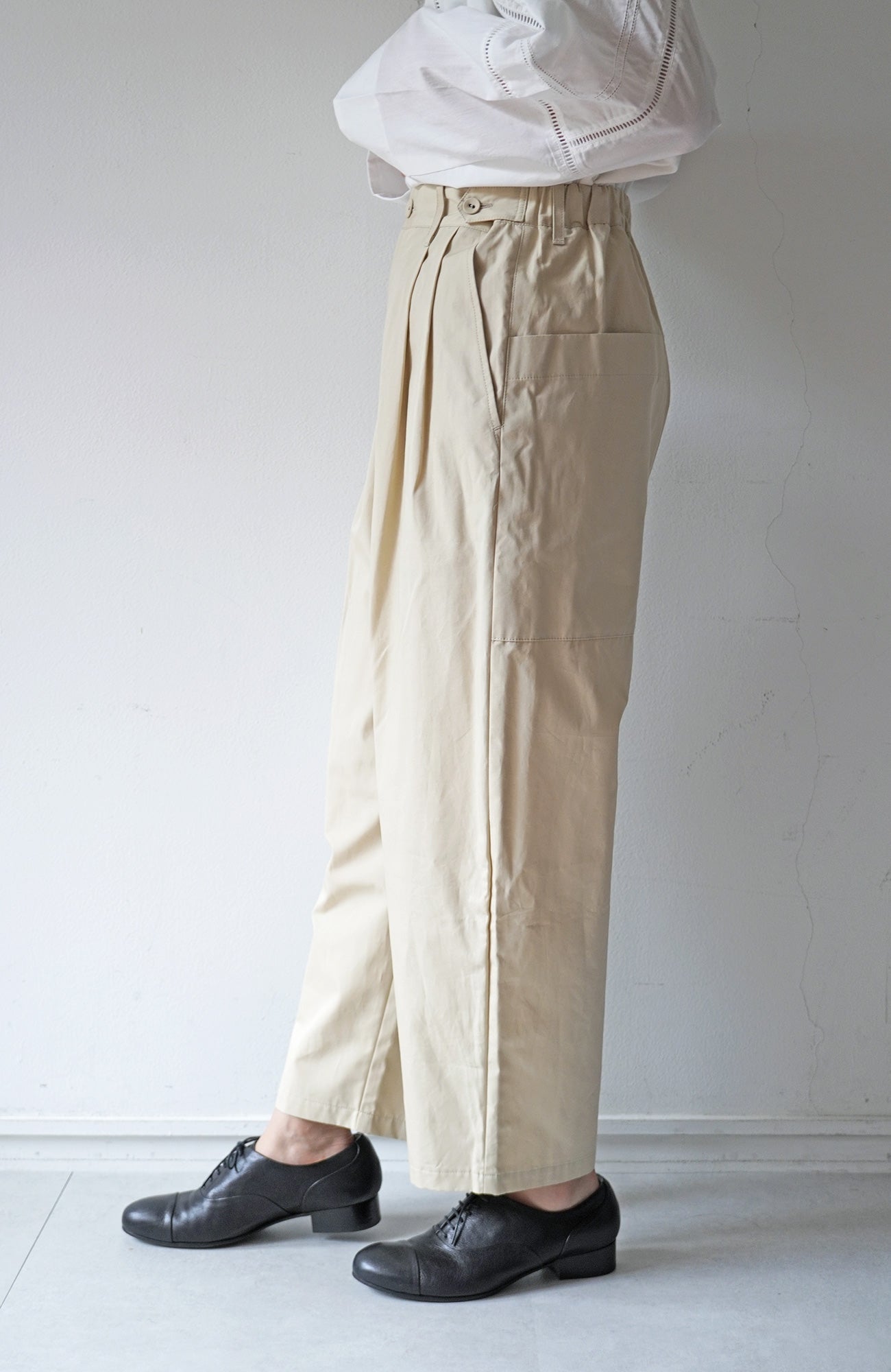 タックパンツ